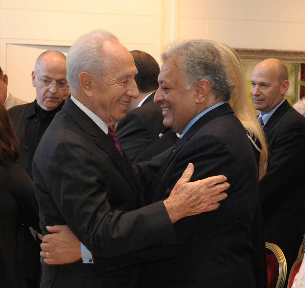 PRESIDENTE PERES CONDECORA A ZUBIN MEHTA